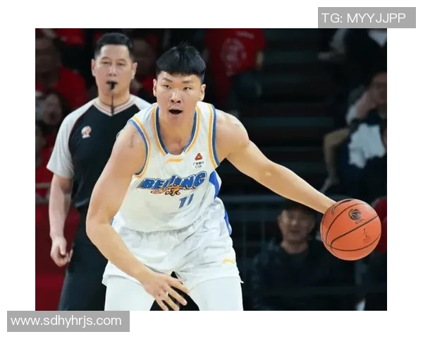 2分，又是2分！顶薪中锋被34岁老将侮辱，球迷嘲讽：这体现真的能够